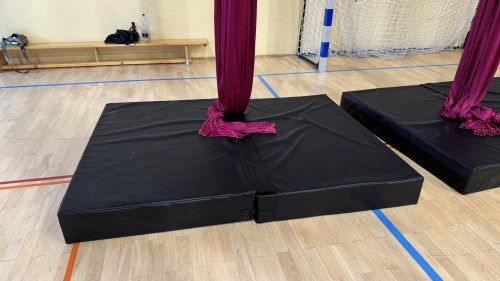 Materac gimnastyczny poobozowy 200x150x20 cm - gruby, z antypoślizgiem