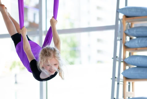 Aktywność z szarfą dla dzieci