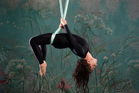 Aerial dance z elementami akrobatycznymi