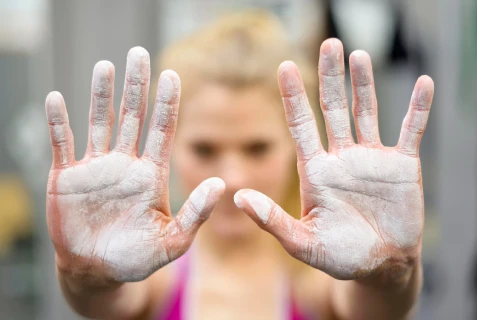 Magnezja w proszku na odciski dłoni